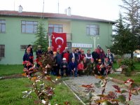 İdadikliler Deresinek Belediyesi önünde